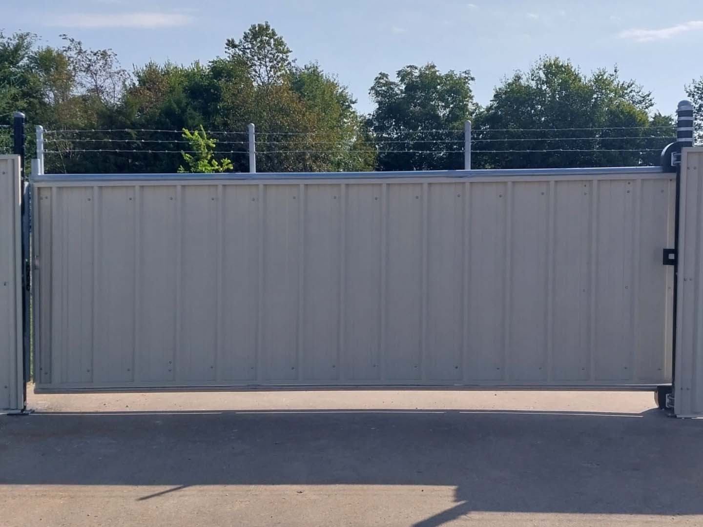 Photo of an automated gate in Arkansas
